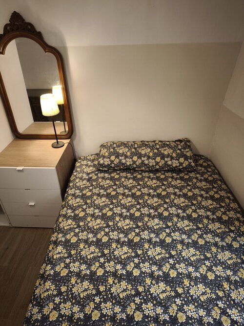 Room in a 3-person shared flat in Ciutat Vella · 3