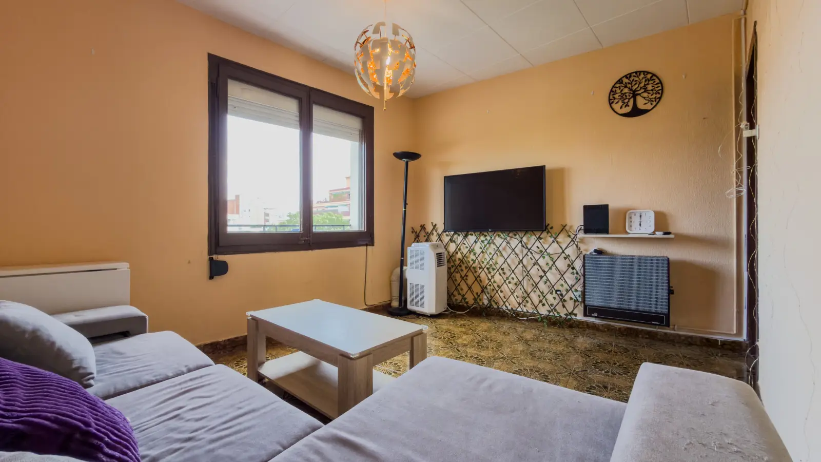 Furnished 3-bedroom flat in Sants-Montjuïc, 74 m² · 2