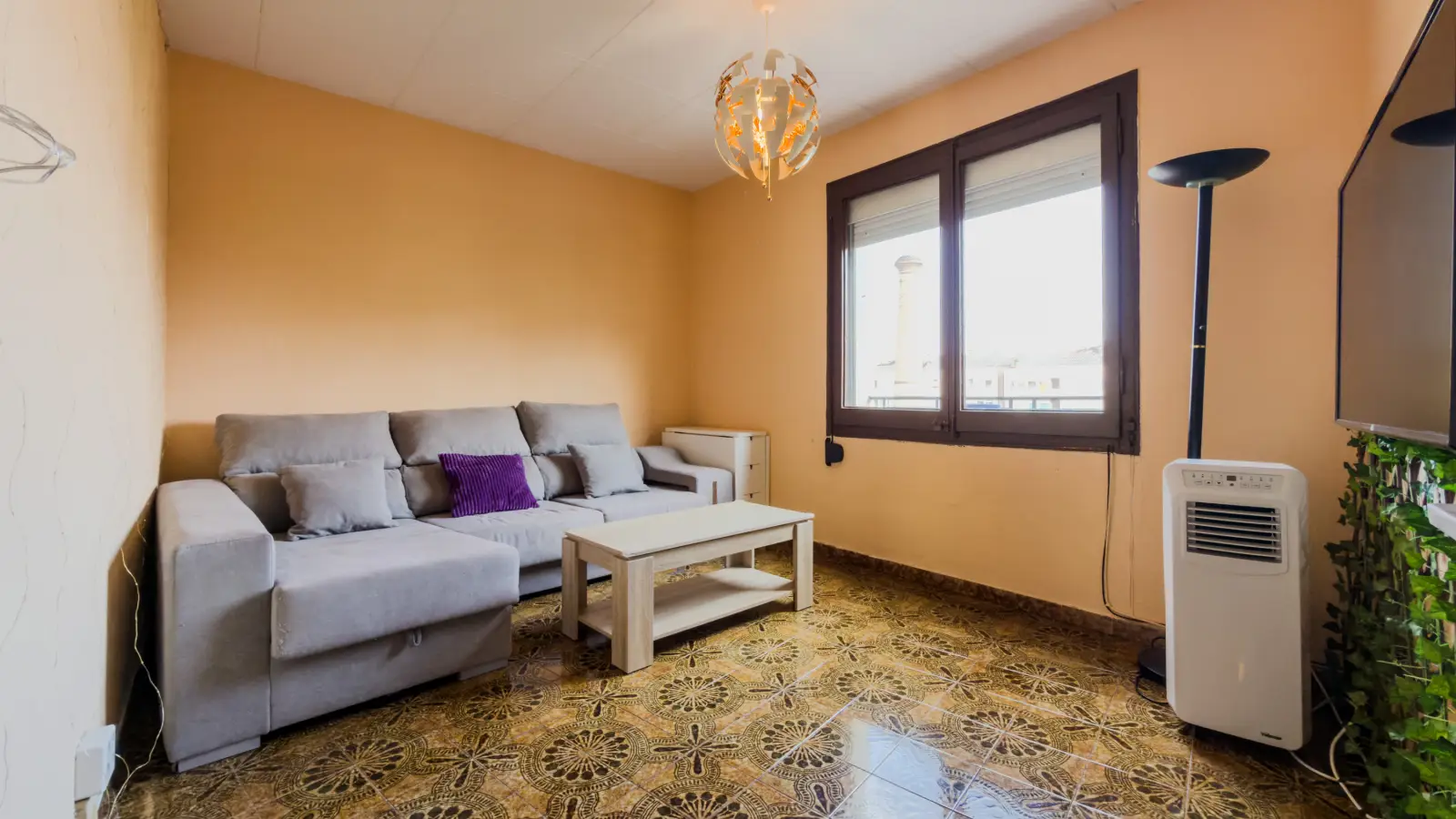 Furnished 3-bedroom flat in Sants-Montjuïc, 74 m² · 3