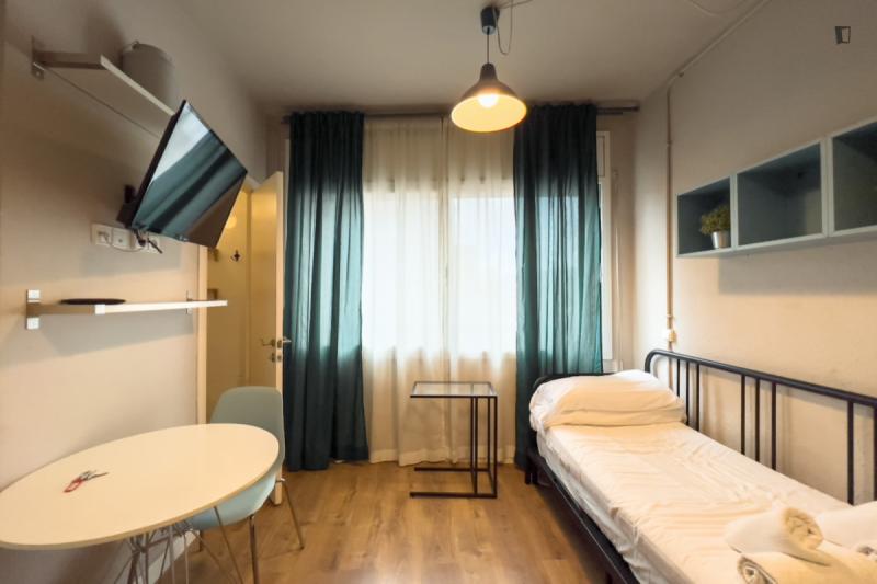 Furnished studio in Sant Andreu · 4