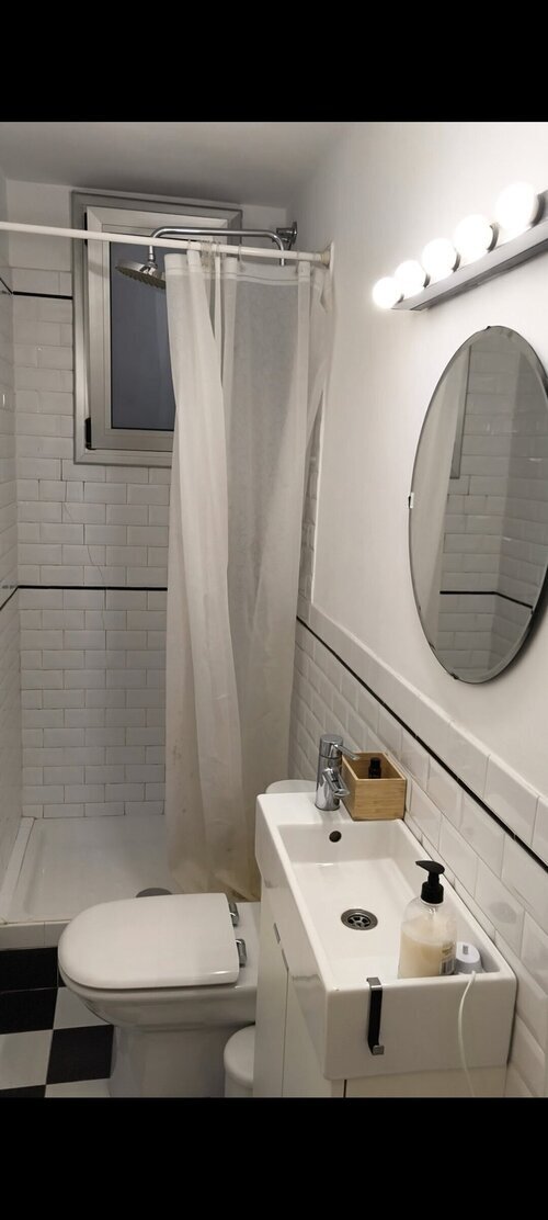 Room in a 2-person shared flat in Eixample · 2