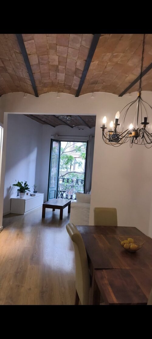 Room in a 2-person shared flat in Eixample · 4