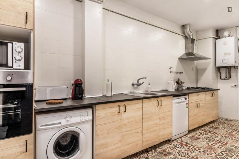 Furnished 9-bedroom flat in Gràcia · 3