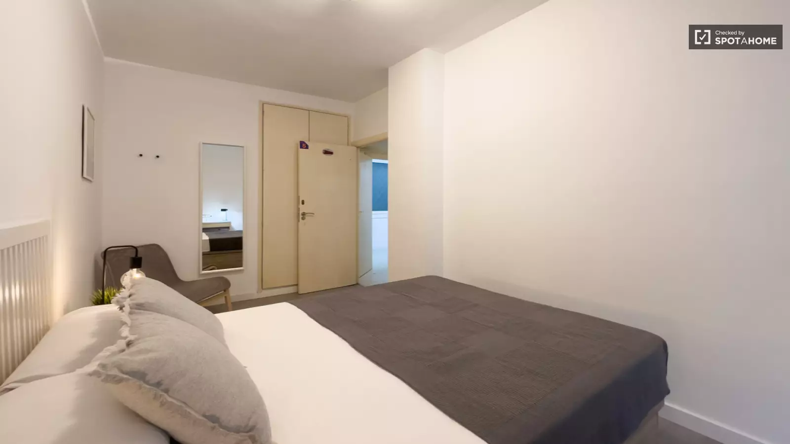 Furnished room in a shared flat in Sants-Montjuïc · 2