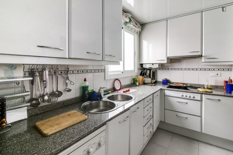 Furnished room in a 4-person shared flat in Sants-Montjuïc · 2