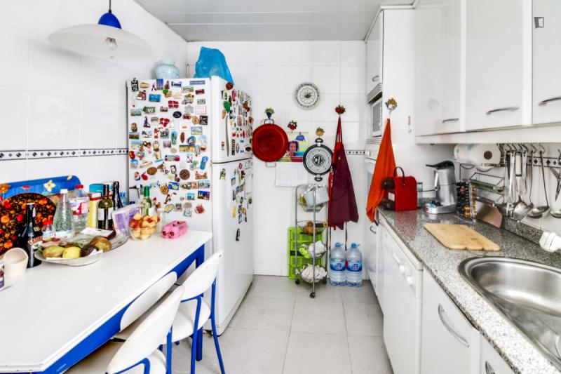 Furnished room in a 4-person shared flat in Sants-Montjuïc · 3