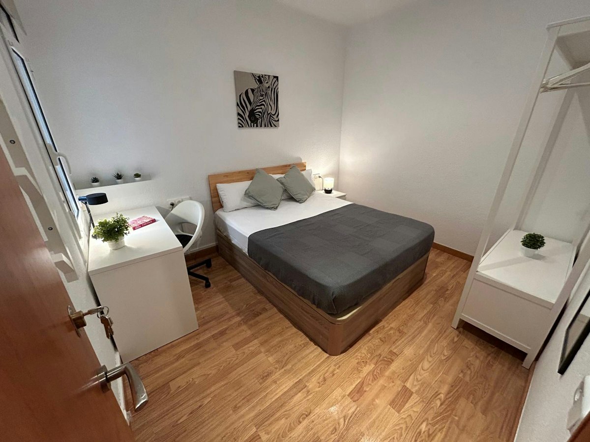 Furnished room in a 4-person shared flat in L'Hospitalet