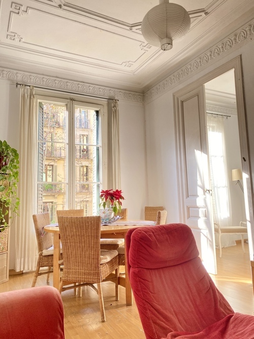 Room in a 6-person shared flat in Eixample · 2