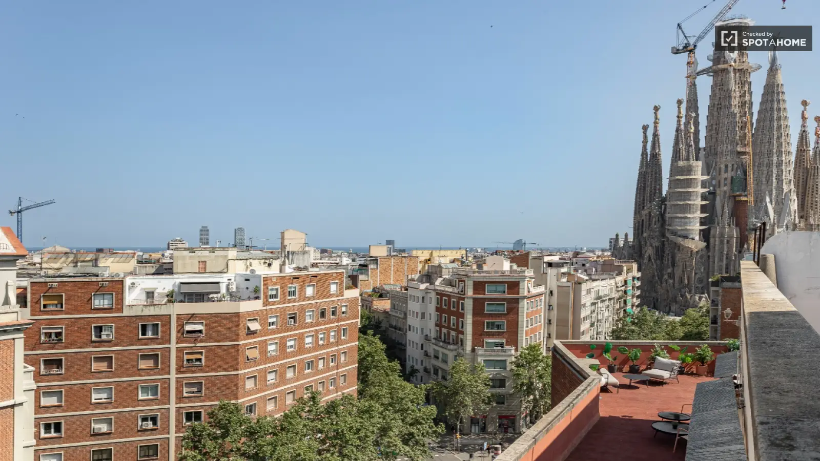 Furnished 3-bedroom flat in Eixample · 3