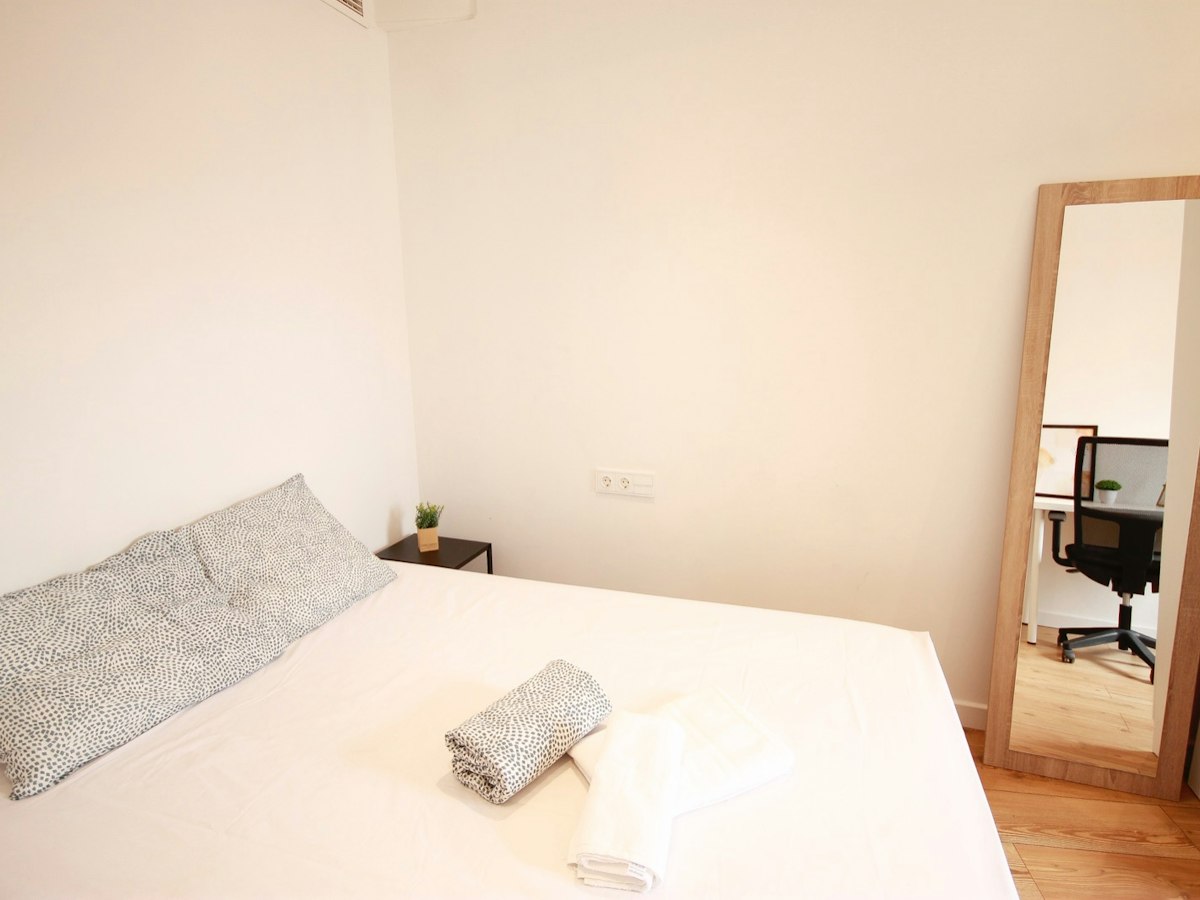 Habitación amueblada en piso compartido de 3 personas en Sants-Montjuïc · 4