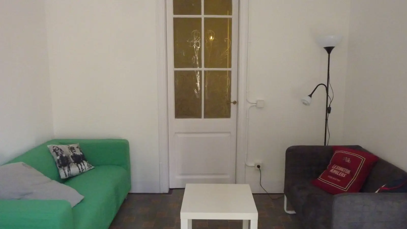 Furnished room in a 5-person shared flat in Eixample · 4