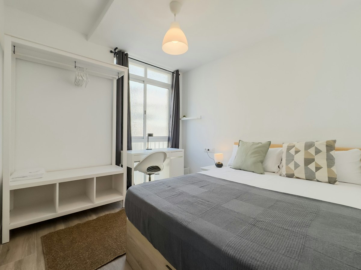 Furnished room in a 5-person shared flat in L'Hospitalet