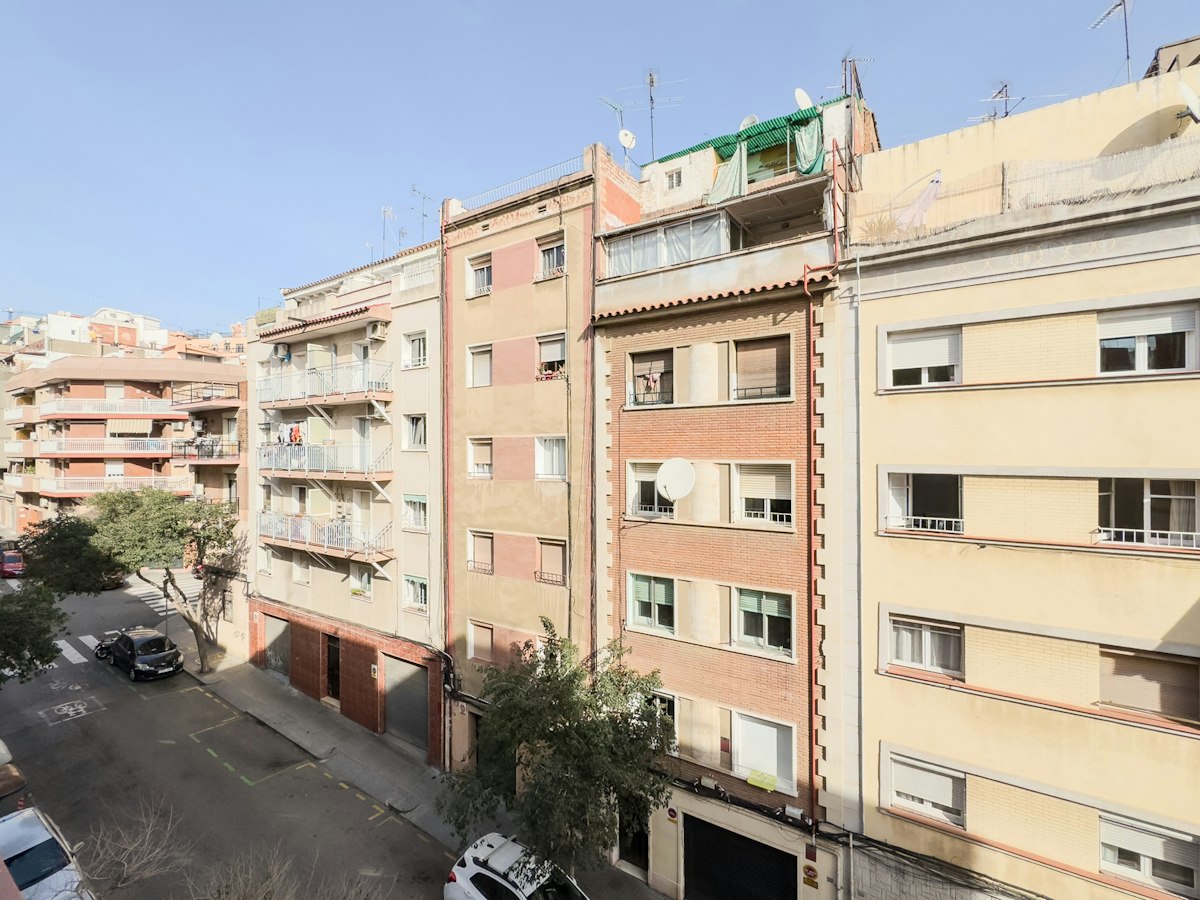 Furnished room in a 5-person shared flat in L'Hospitalet · 3