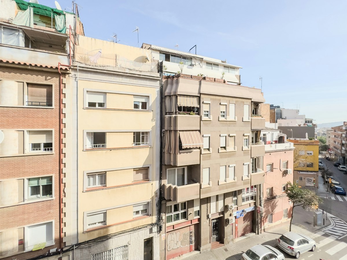 Furnished room in a 5-person shared flat in L'Hospitalet · 4