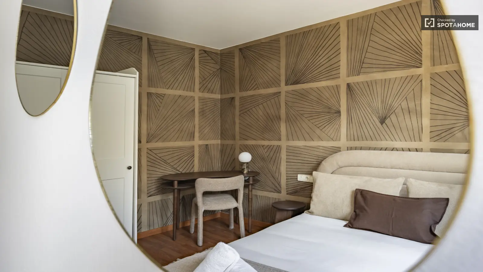 Furnished 2-bedroom flat in Eixample, 46 m² · 2