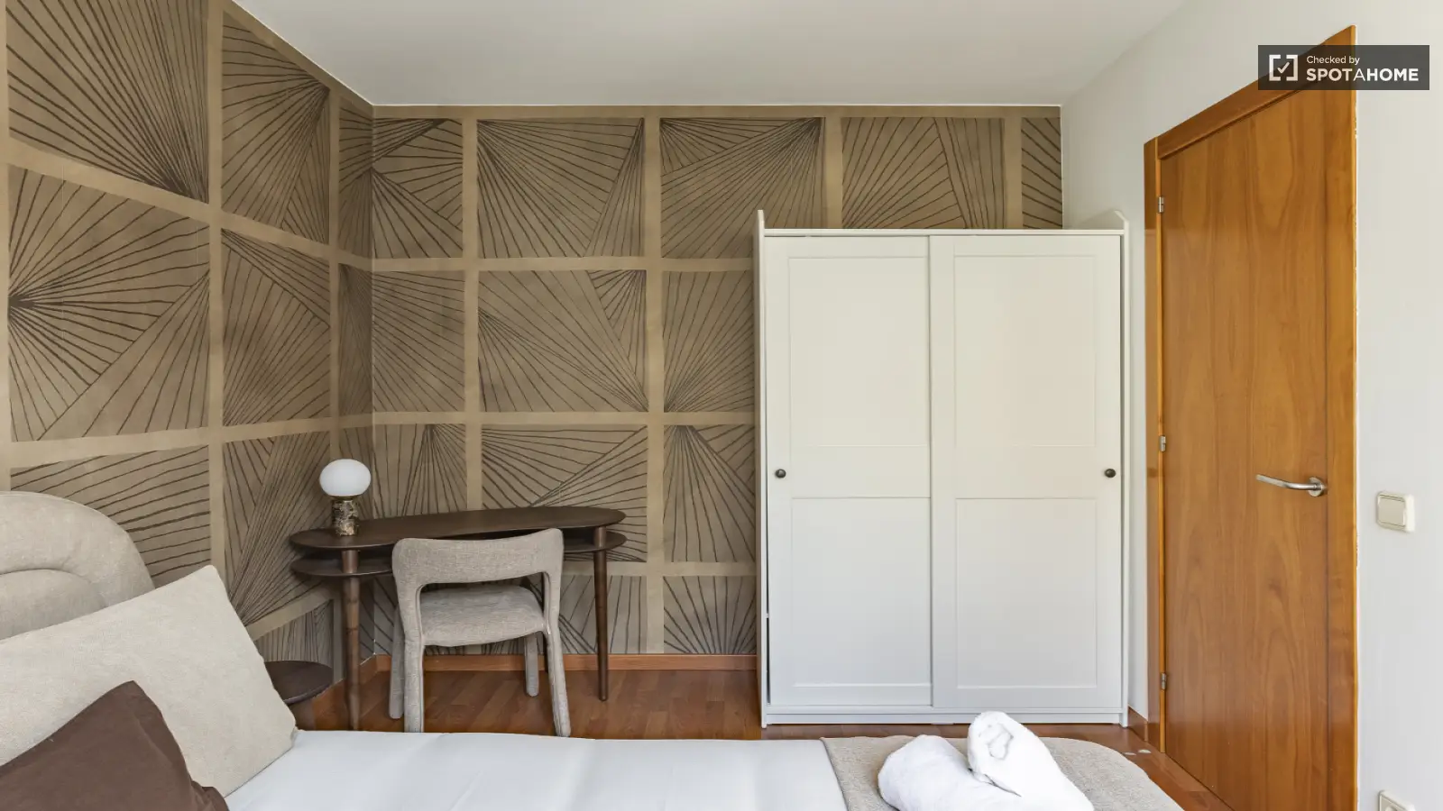 Furnished 2-bedroom flat in Eixample, 46 m² · 3