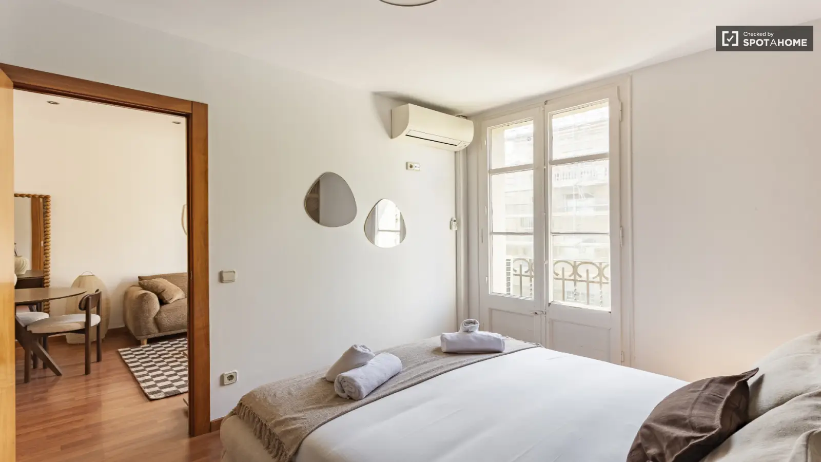Furnished 2-bedroom flat in Eixample, 46 m² · 4