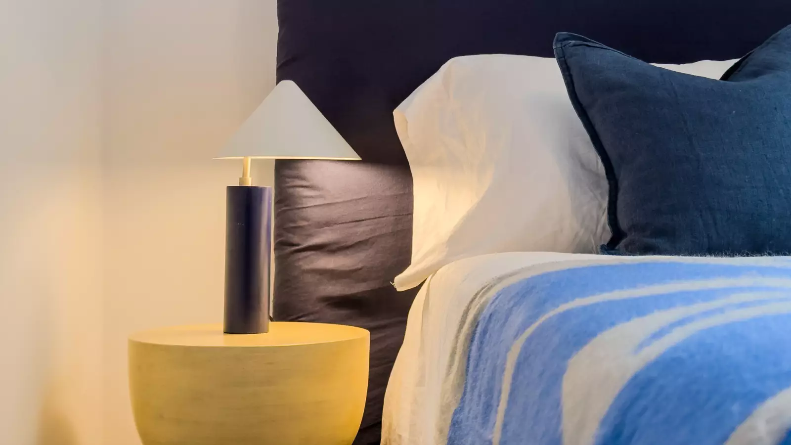 Furnished room in a 3-person shared flat in Gràcia · 3