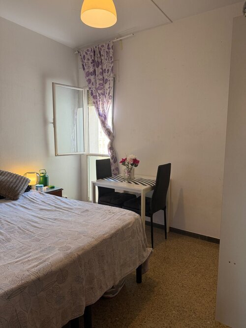 Room in a 5-person shared flat in Sants-Montjuïc · 3