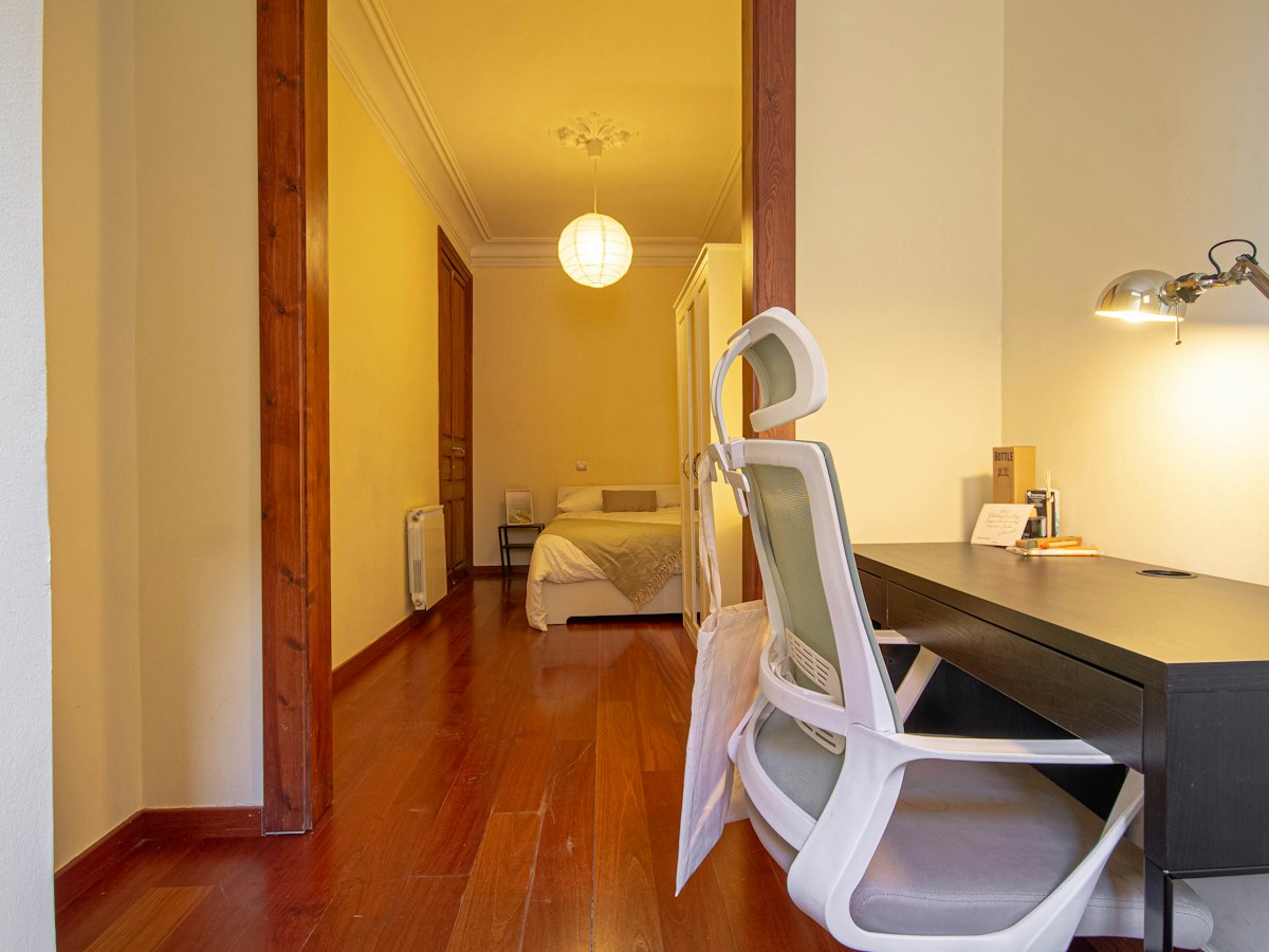 Furnished room in a 5-person shared flat in Gràcia · 4