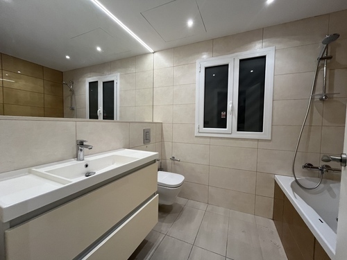 Habitación en piso compartido de 5 personas en Eixample · 3