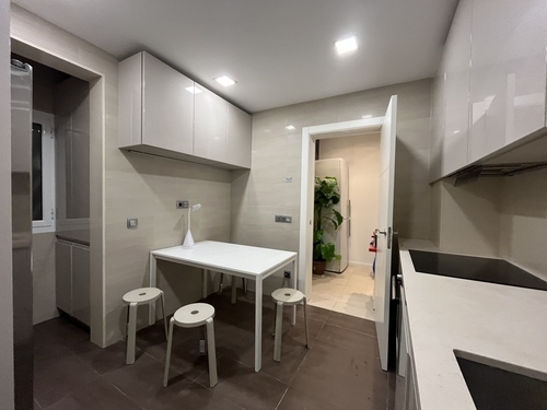 Habitación en piso compartido de 5 personas en Eixample · 4