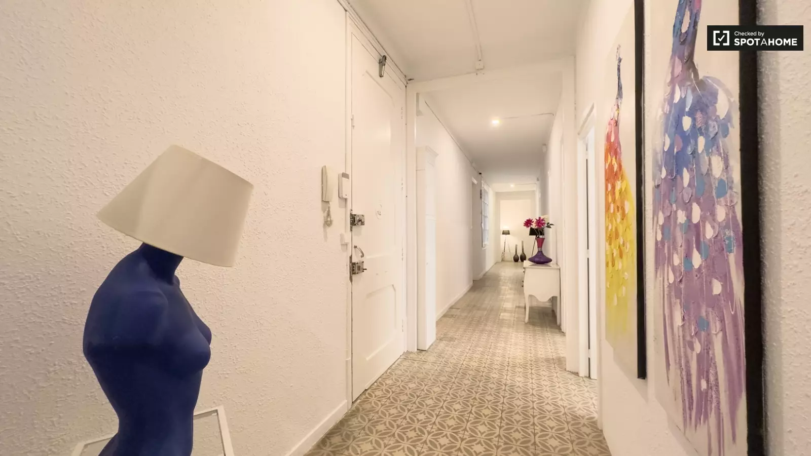 Furnished room in a 9-person shared flat in Les Corts · 4