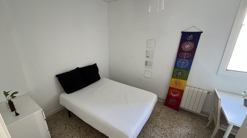 Room in a 3-person shared flat in Sants-Montjuïc · 2