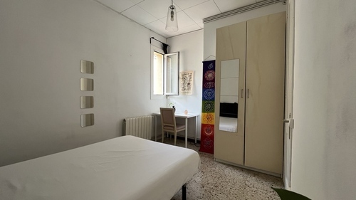 Room in a 3-person shared flat in Sants-Montjuïc · 3