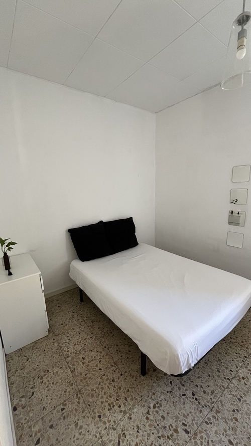 Room in a 3-person shared flat in Sants-Montjuïc · 4