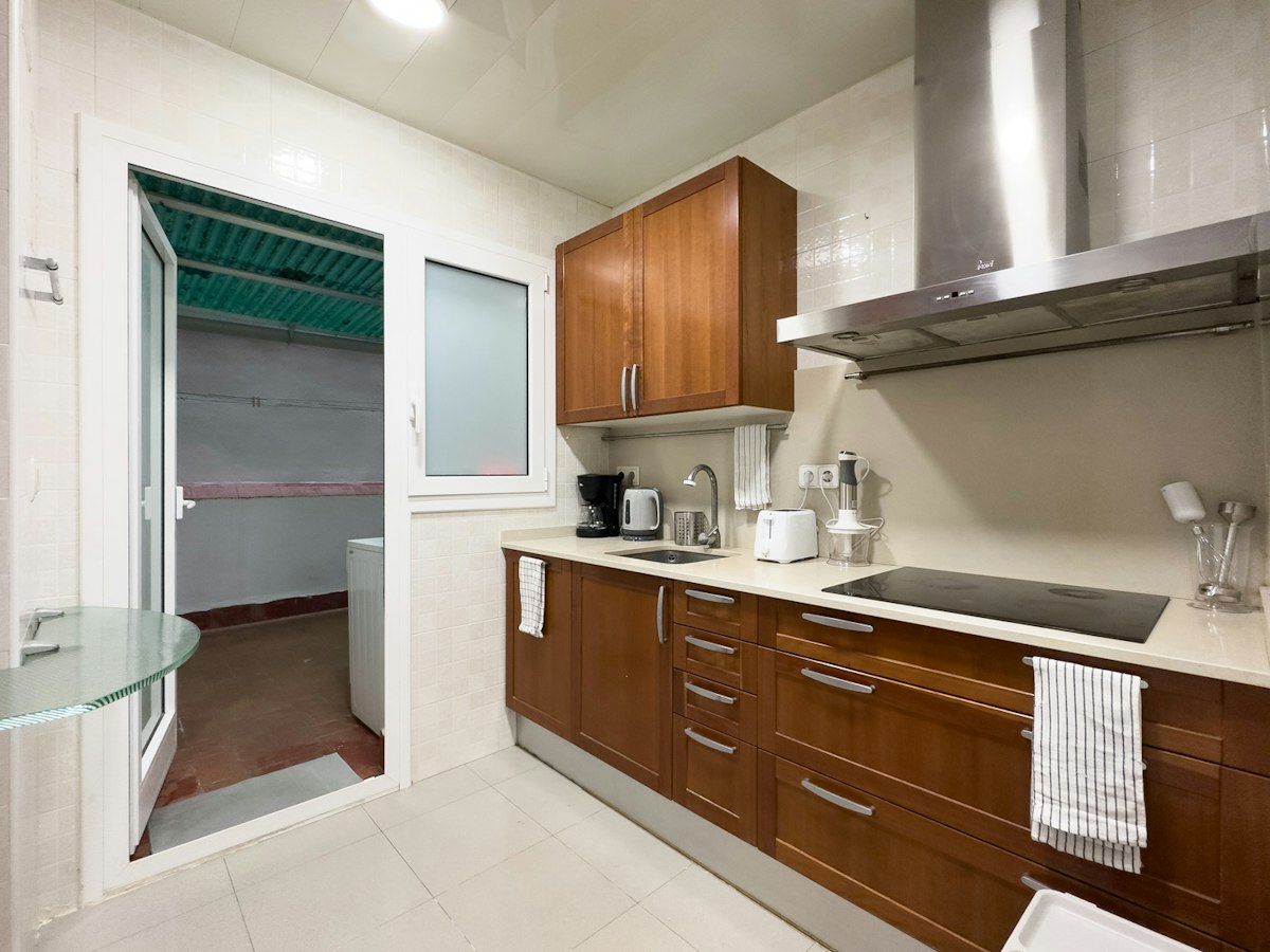 Furnished room in a 6-person shared flat in Sants-Montjuïc · 4