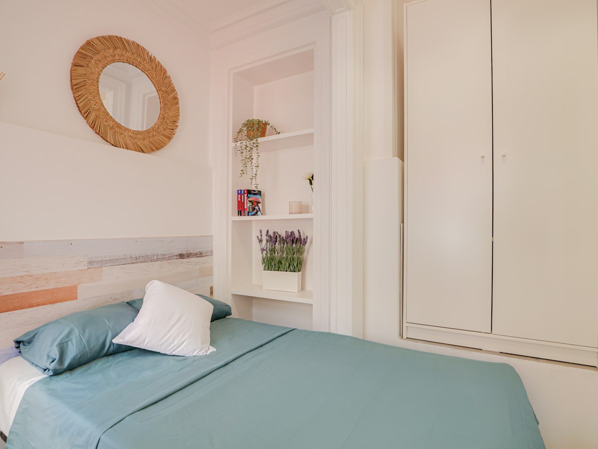 Habitación amueblada en piso compartido de 20 personas en Gràcia · 4