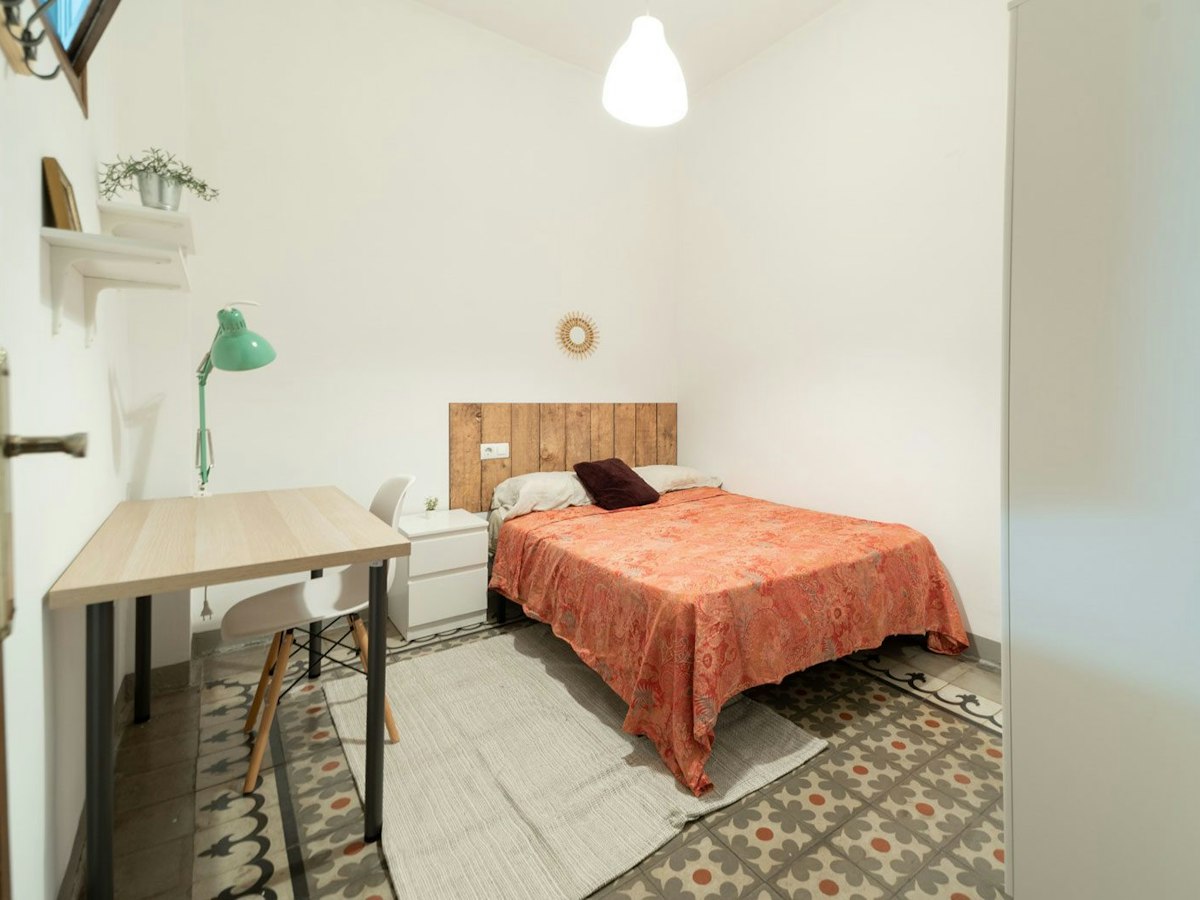 Habitación amueblada en piso compartido de 5 personas en Eixample · 3