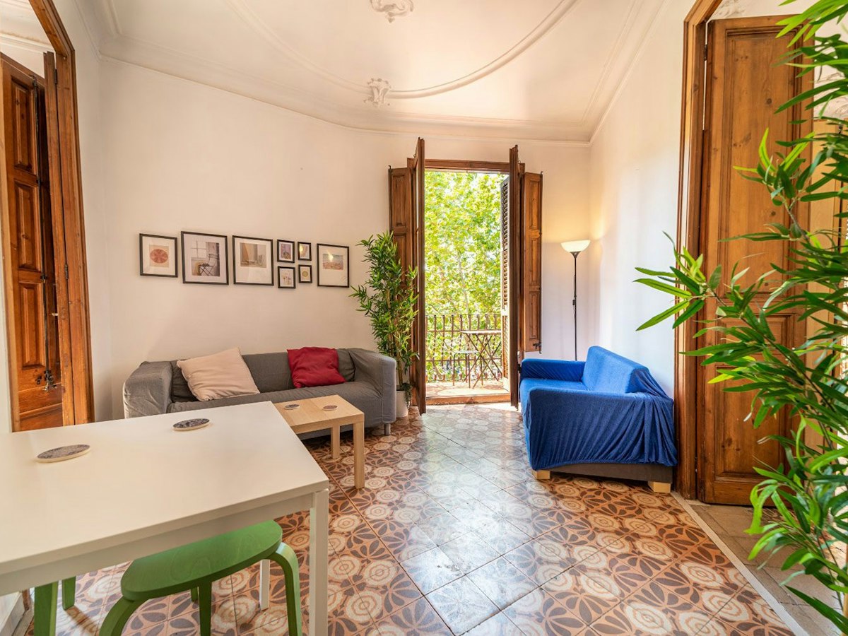Habitación amueblada en piso compartido de 5 personas en Eixample · 4