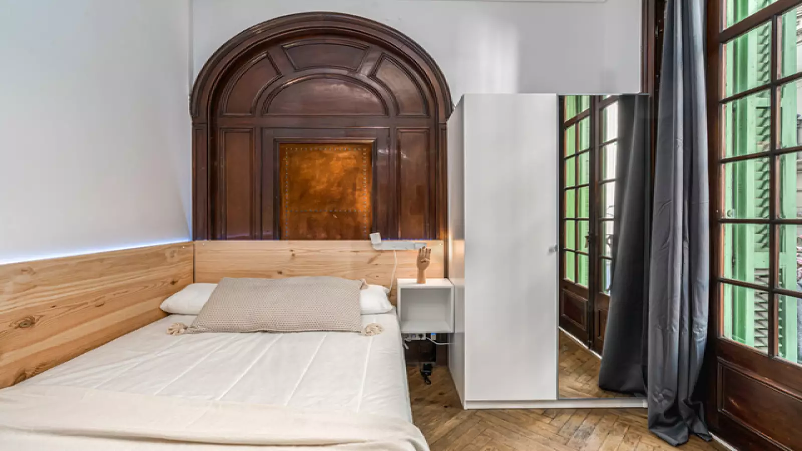 Habitación amueblada en piso compartido en Ciutat Vella · 4