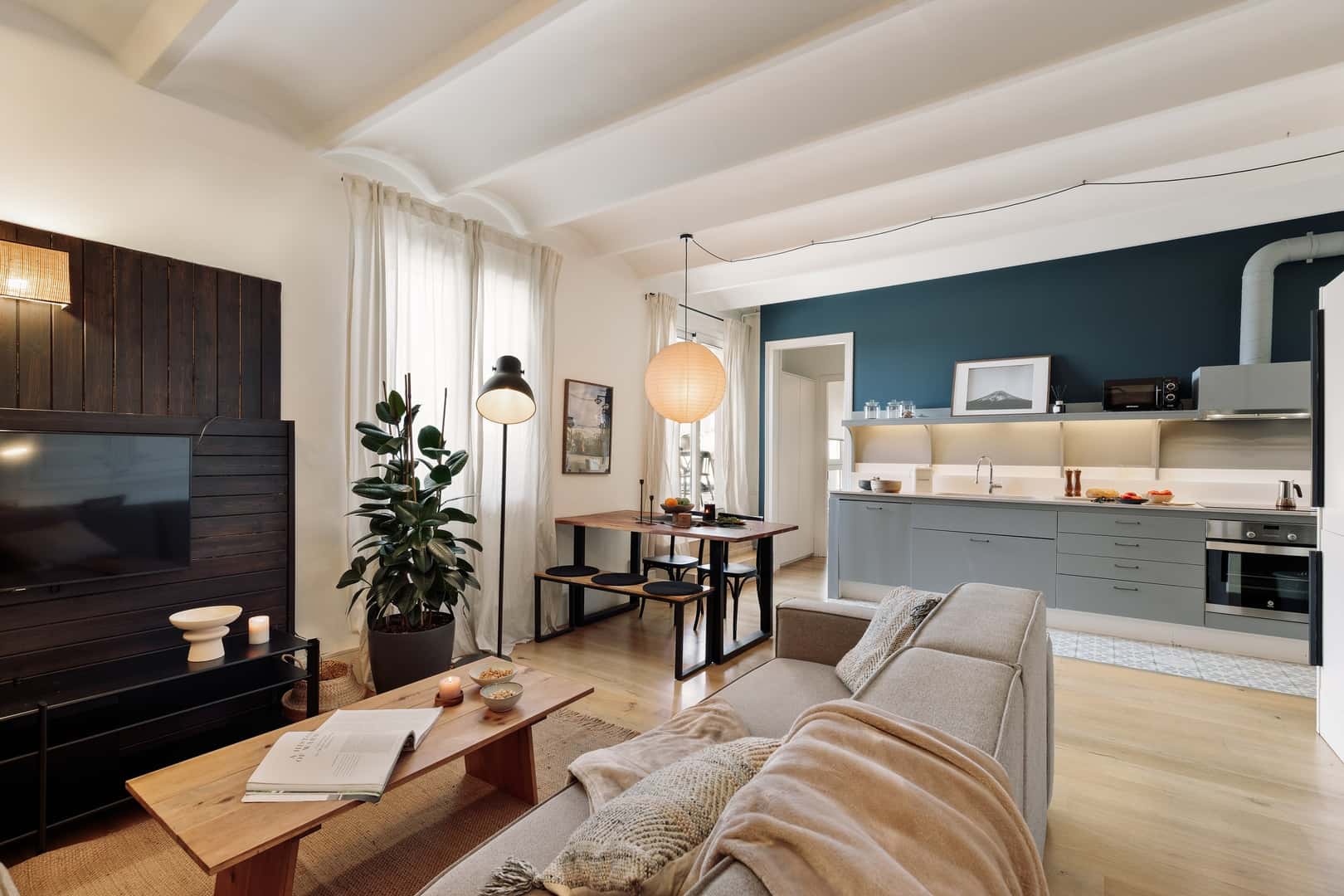 Furnished 2-bedroom flat in Eixample, 129 m² · 2