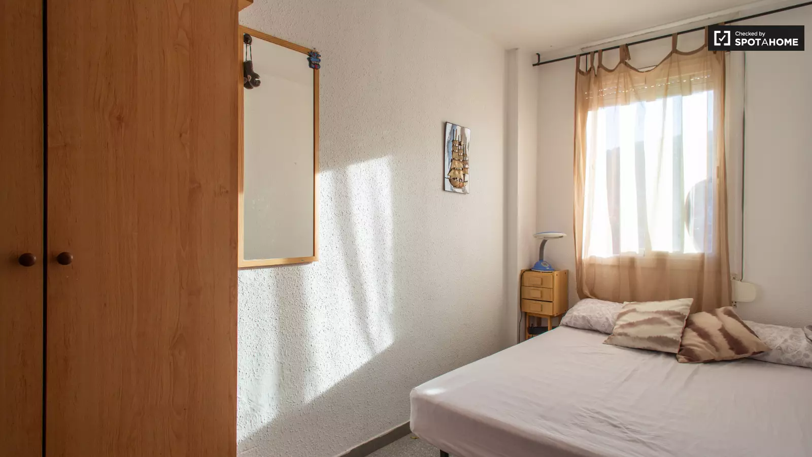 Furnished room in a 3-person shared flat in Nou Barris · 2