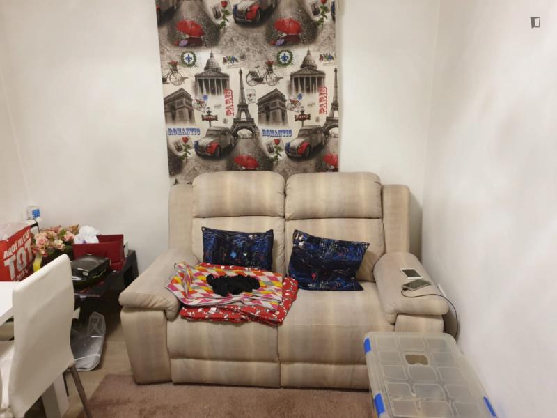 Habitación amueblada en piso compartido de 3 personas en Eixample · 2