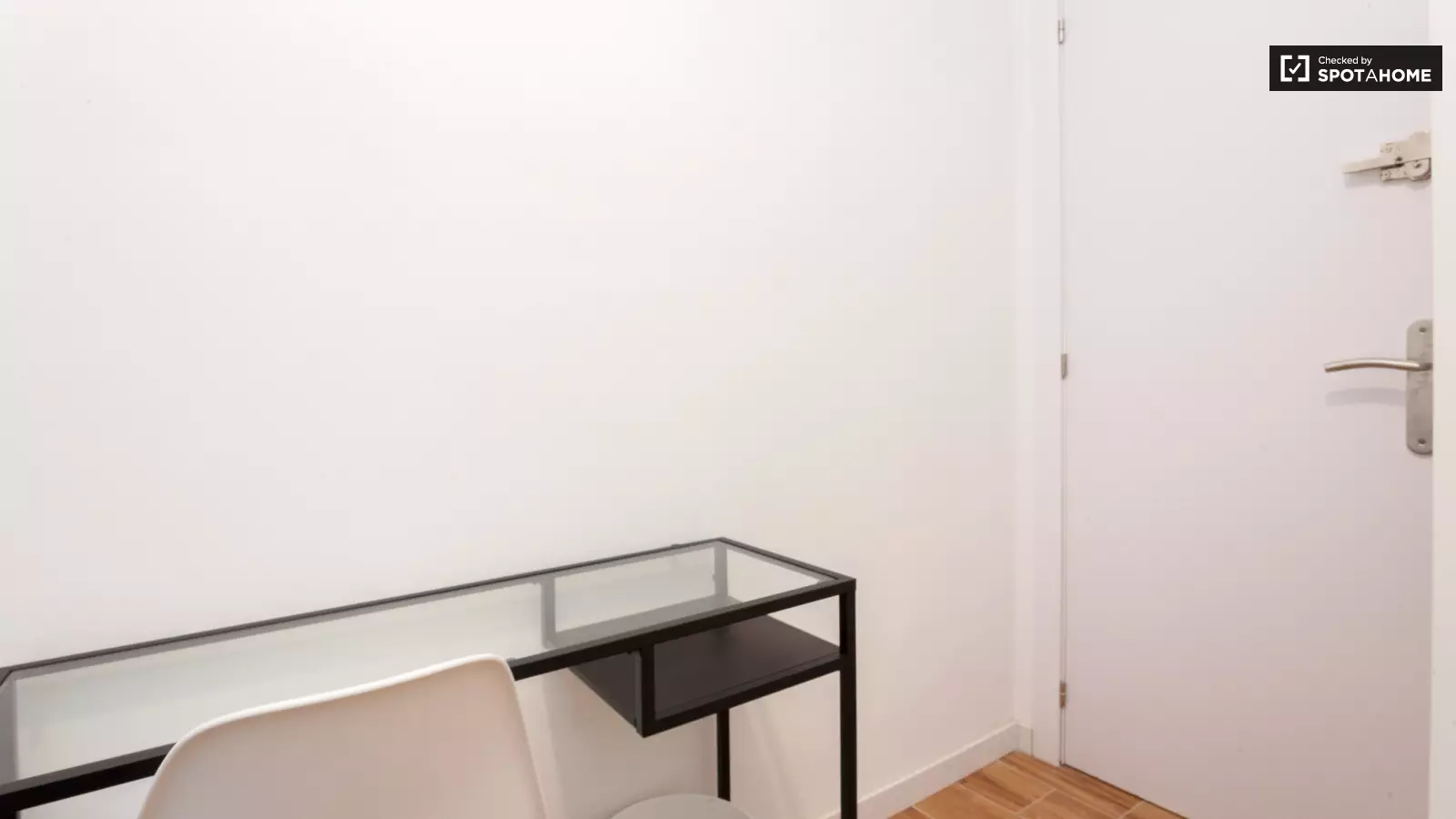 Habitación amueblada en piso compartido en Gràcia · 3