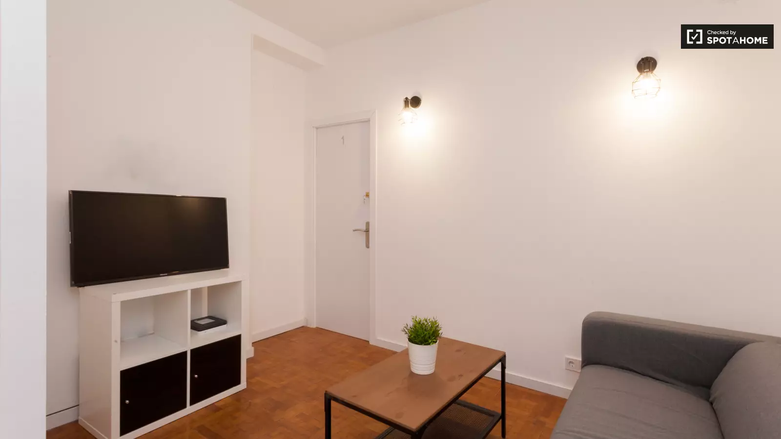 Habitación amueblada en piso compartido en Gràcia · 4
