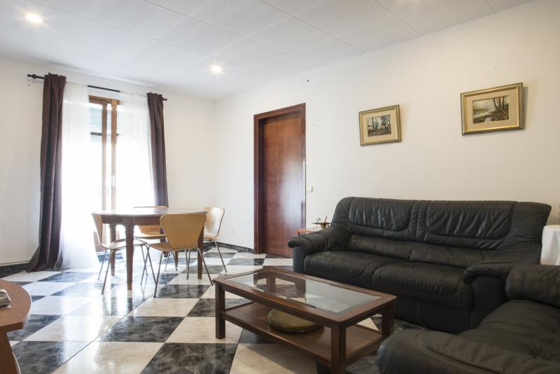 Habitación amueblada en piso compartido de 4 personas en Ciutat Vella · 4