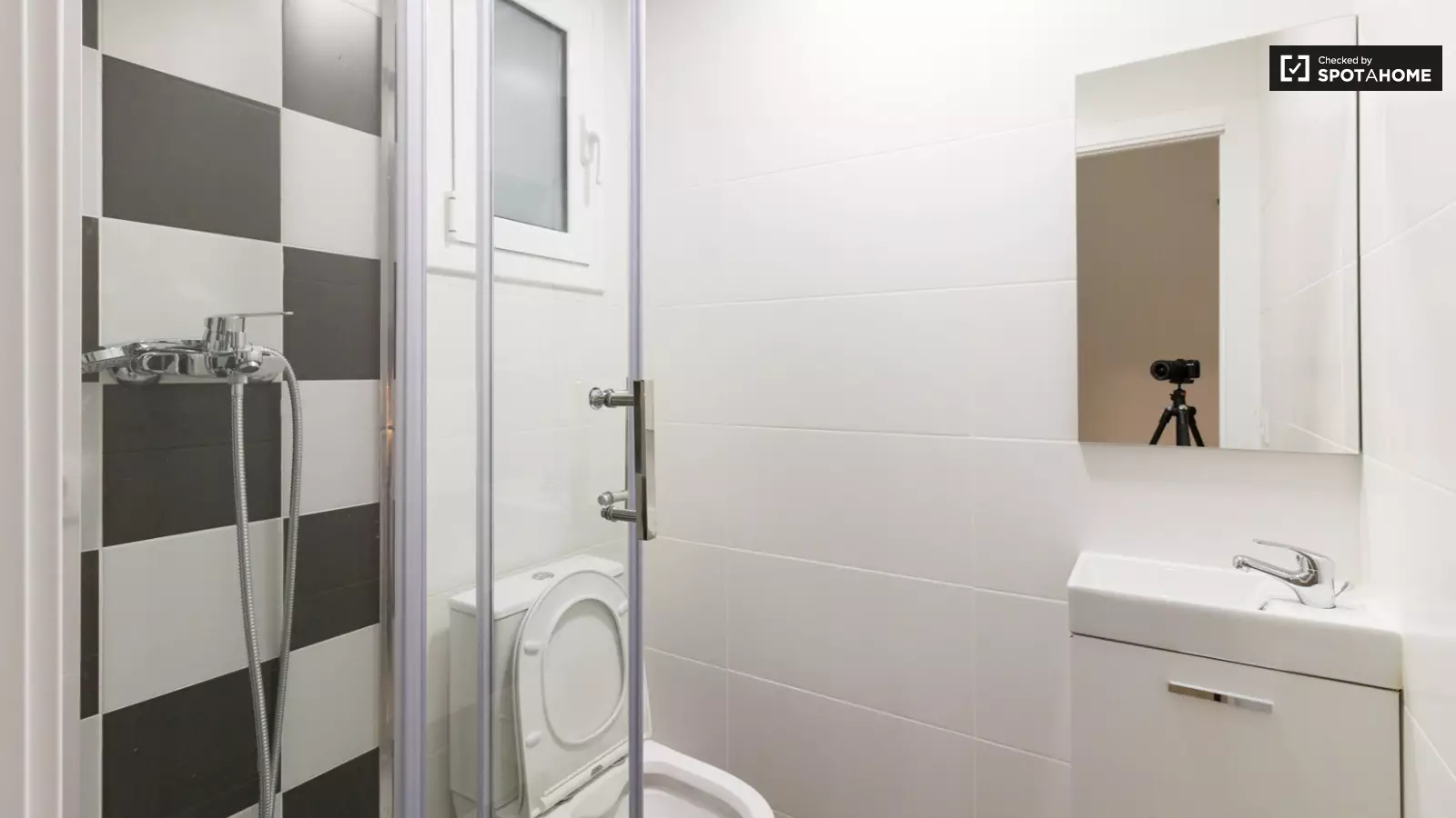 Habitación amueblada en piso compartido de 5 personas en Sants-Montjuïc · 4