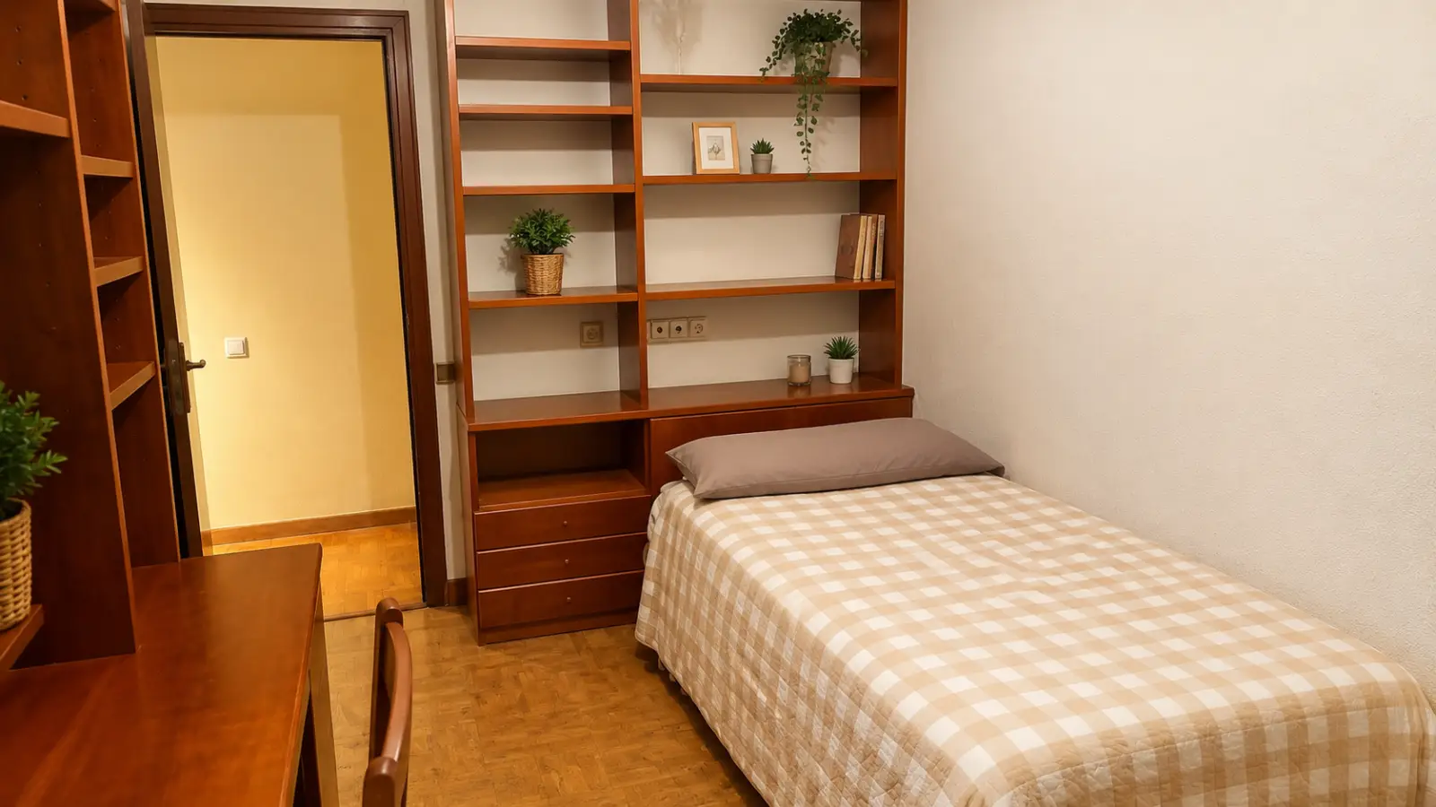 Furnished room in a shared flat in Eixample · 2