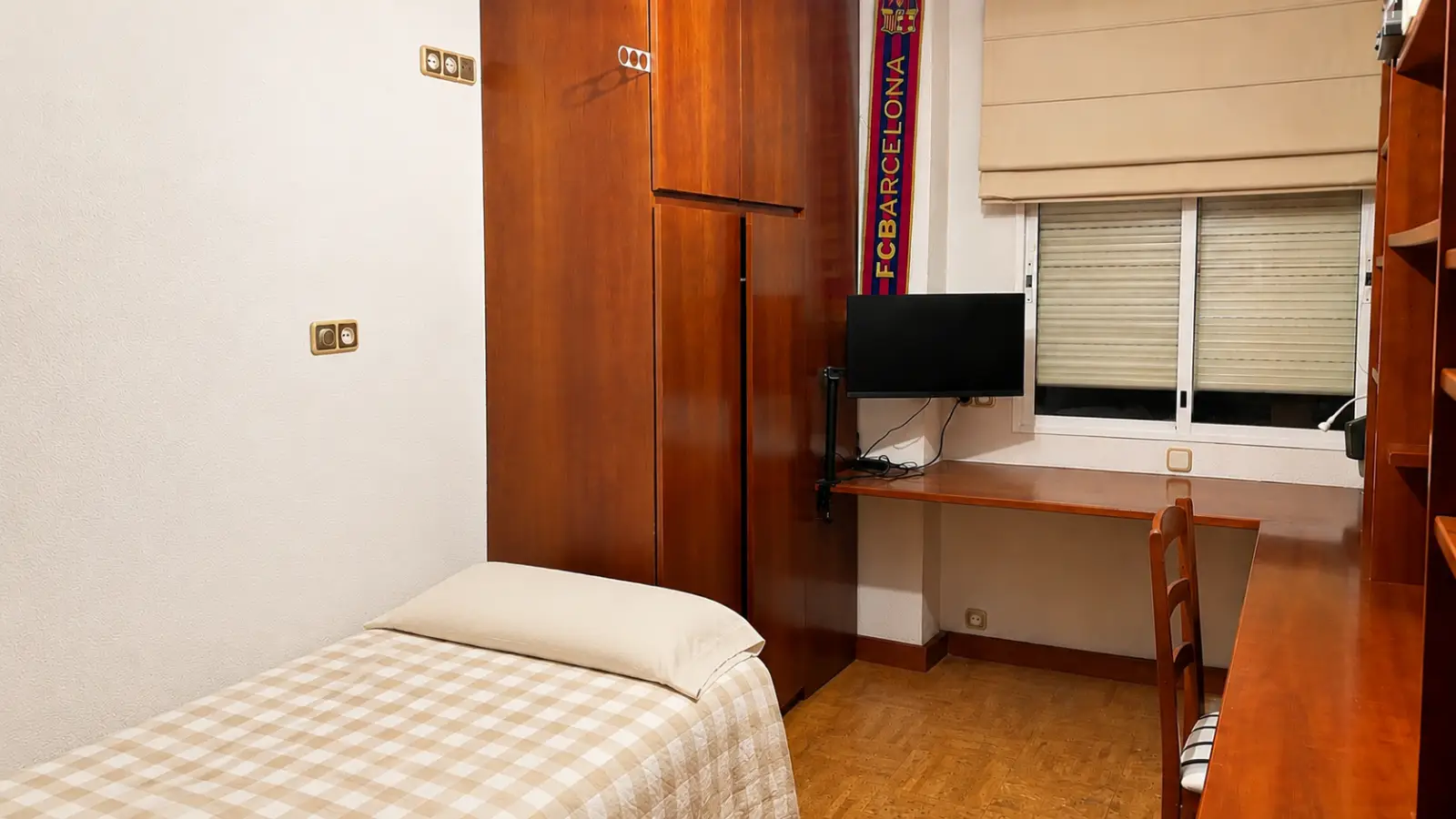 Furnished room in a shared flat in Eixample · 3