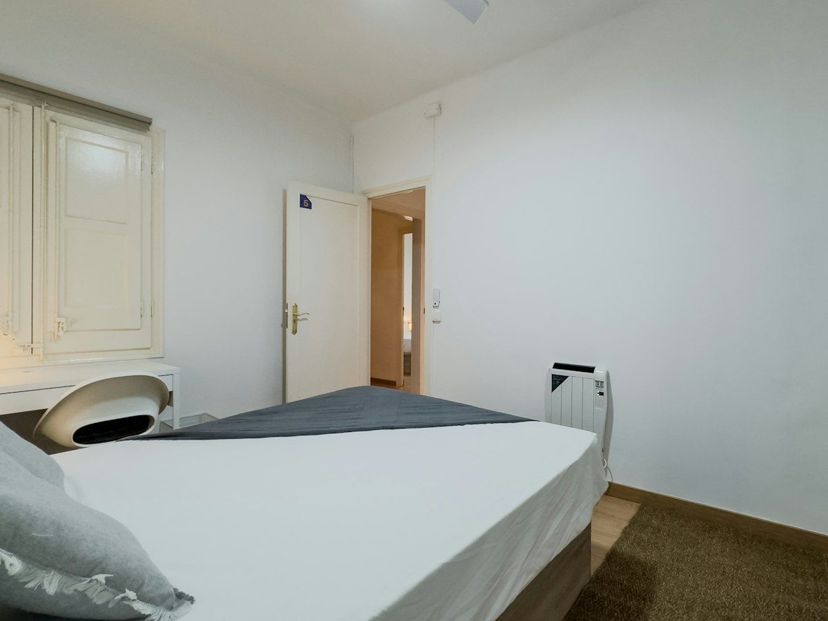 Furnished room in a 4-person shared flat in L'Hospitalet · 2