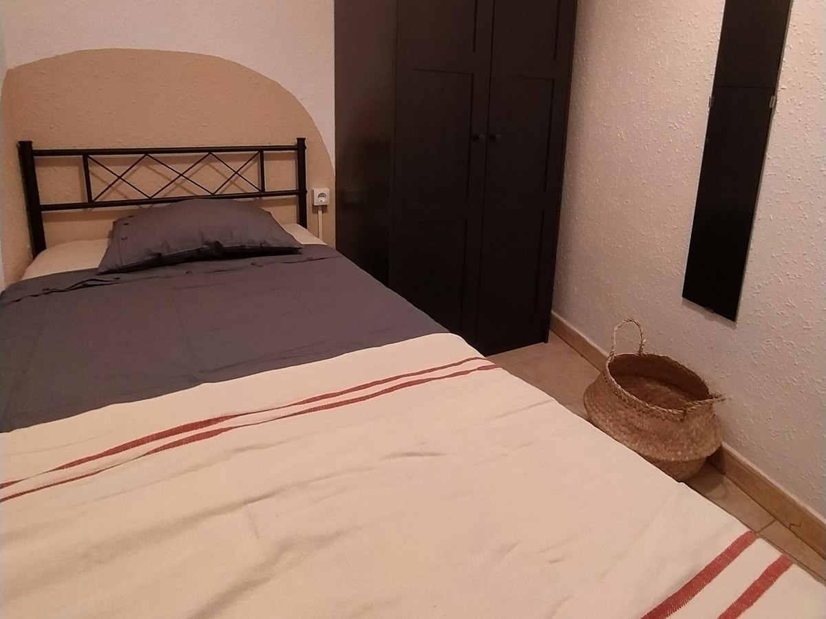Habitación amueblada en piso compartido de 4 personas en Eixample · 2