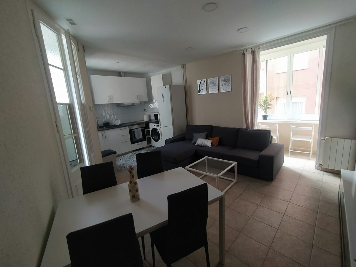 Habitación amueblada en piso compartido de 4 personas en Eixample · 4