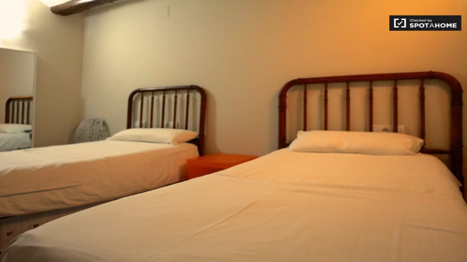 Habitación amueblada en piso compartido de 4 personas en Ciutat Vella · 2