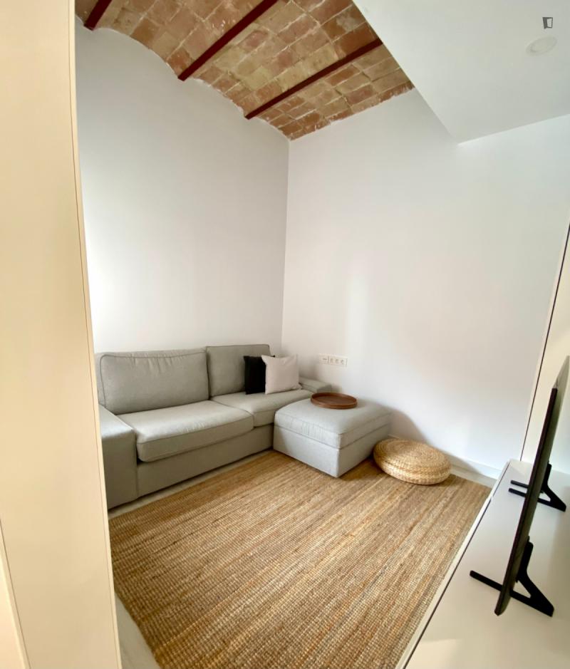 Furnished room in a 3-person shared flat in Sants-Montjuïc · 2
