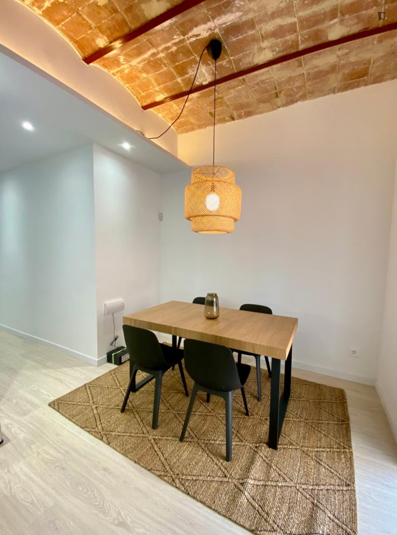 Furnished room in a 3-person shared flat in Sants-Montjuïc · 3